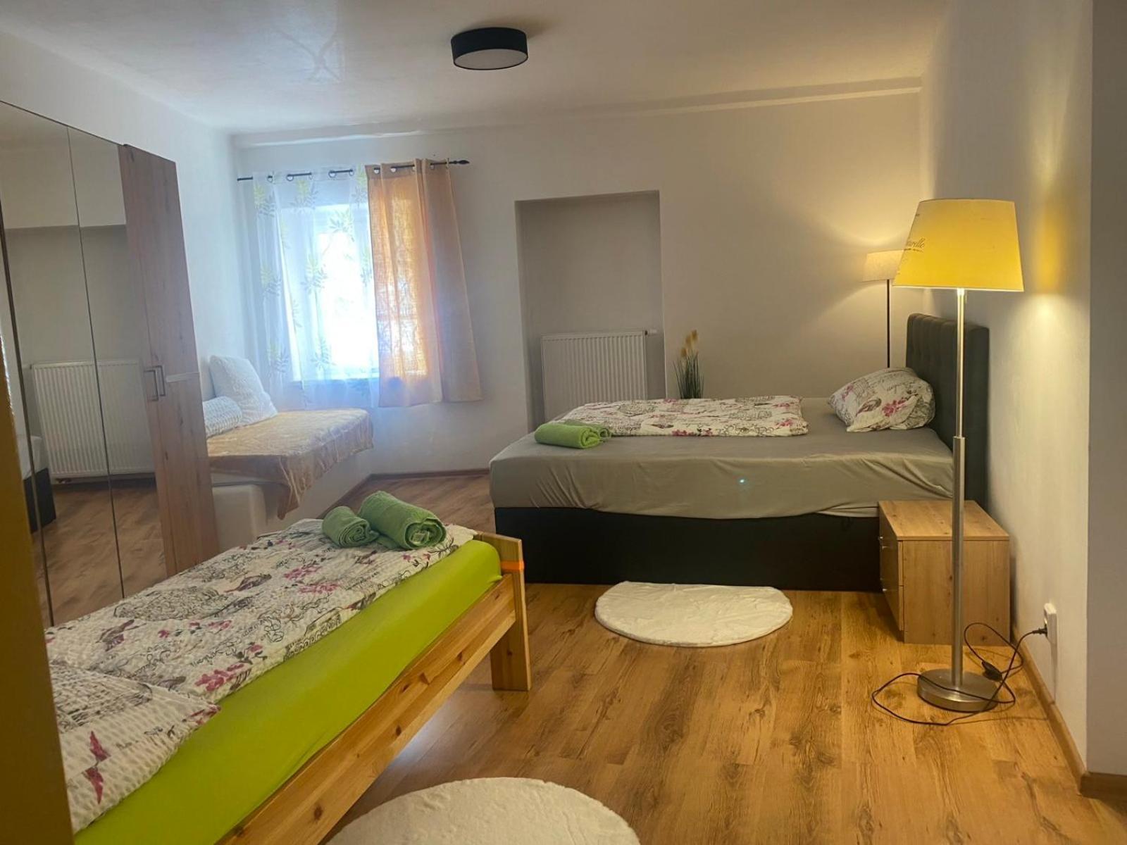 Apartment Am Schlosspark 2 Cheb Bagian luar foto